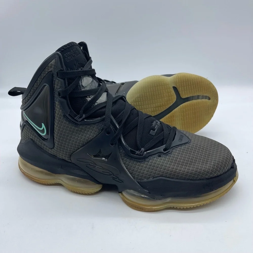 Nike lebron 19